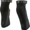 Revit Scram Knee Protector Black - Protection - Accessoires -Équipement Moto revit scram black knee protector knieprotektor protection genoux rodillera kniebeschermer diz koruma 1 1